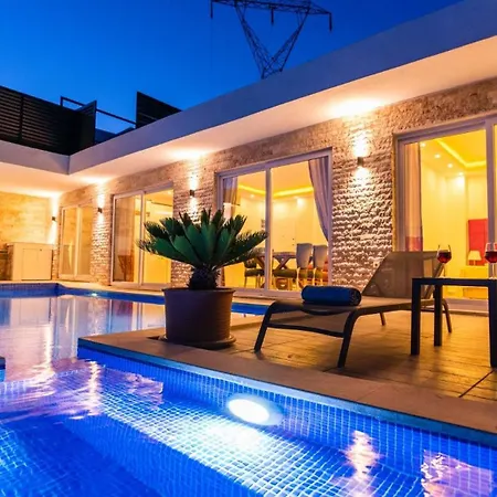 2 Bedroom Seaview With Private Pool ヴィラ *