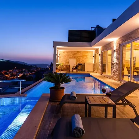 2 Bedroom Seaview With Private Pool *